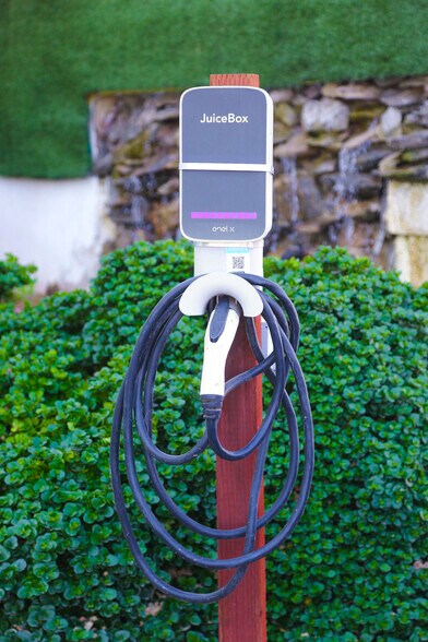 More Photos Of 2525 N Palm Canyon Dr, Palm Springs Hotel For Sale