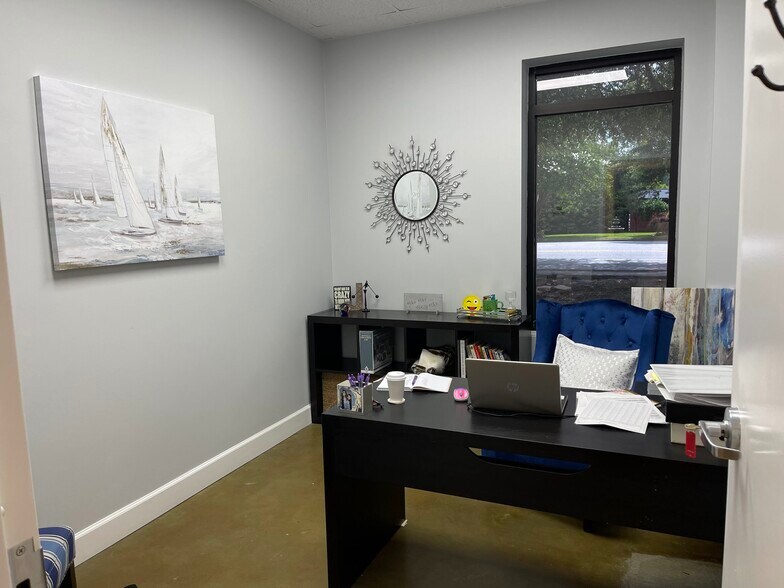 More Photos Of 8115 Waters Ave, Savannah Showroom For Sale