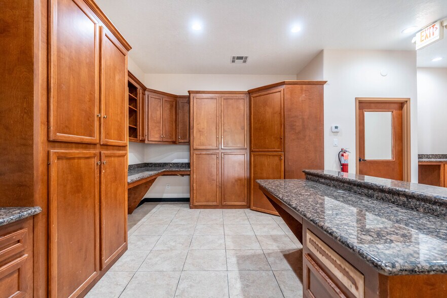 More Photos Of 3208 Broadway St, Houston Medical For Lease