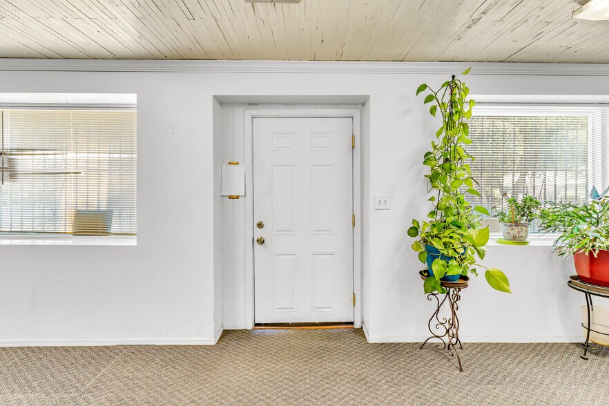 More Photos Of 2901 N Alvernon Way, Tucson Office For Sale