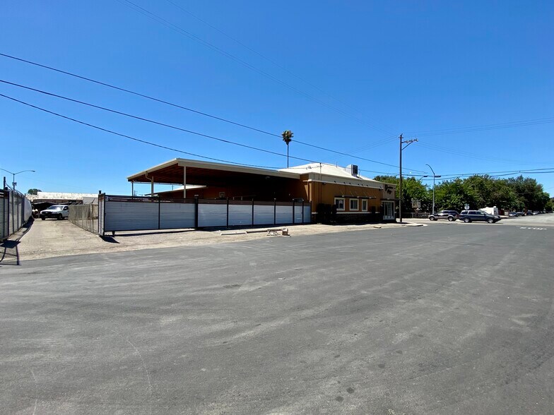 More Photos Of 702-714 W Fremont St, Stockton Light Distribution For Sale