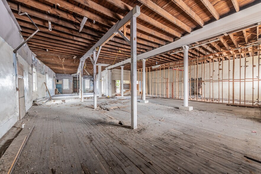 More Photos Of 1405 S Flores St, San Antonio Hospitality For Lease