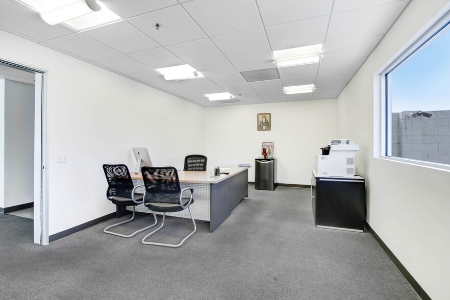 More Photos Of 3650 E Main St, Ventura Auto Dealership For Lease