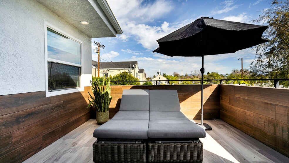 More Photos Of 308 E 18th St, Costa Mesa Shelter For Sale