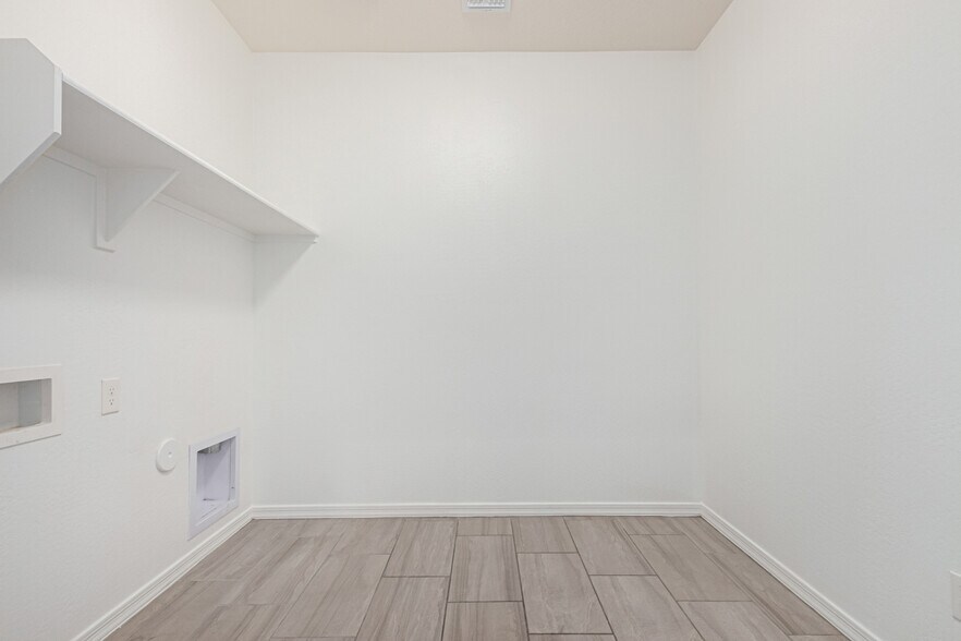 More Photos Of 10838 W San Juan Ave, Phoenix Healthcare For Sale