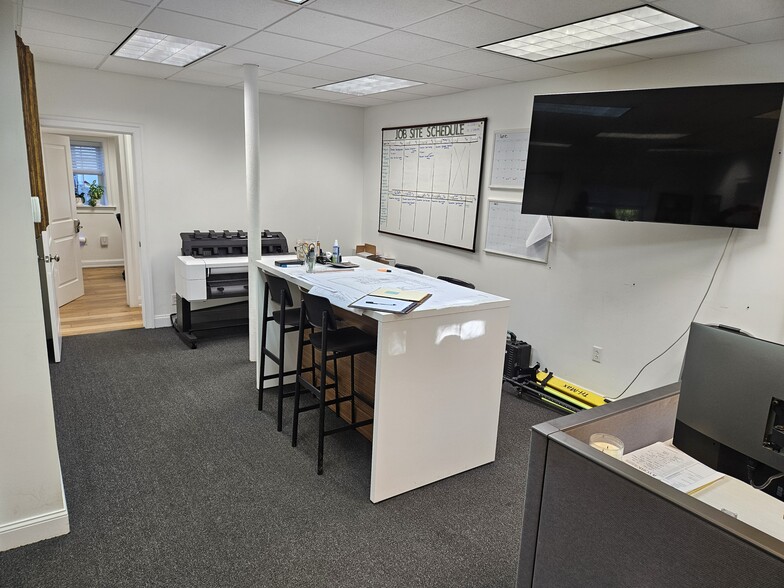 More Photos Of 9 River Rd, Conshohocken Light Distribution For Sale