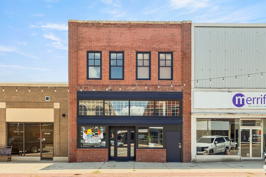 More Photos Of 210 E Grand Ave, Ponca City Office For Sale