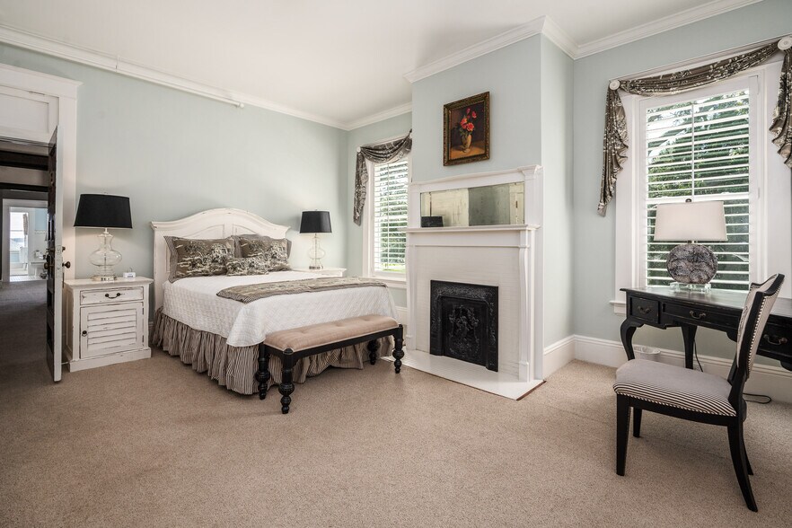 More Photos Of 738 E Main St, Belhaven Hotel For Sale