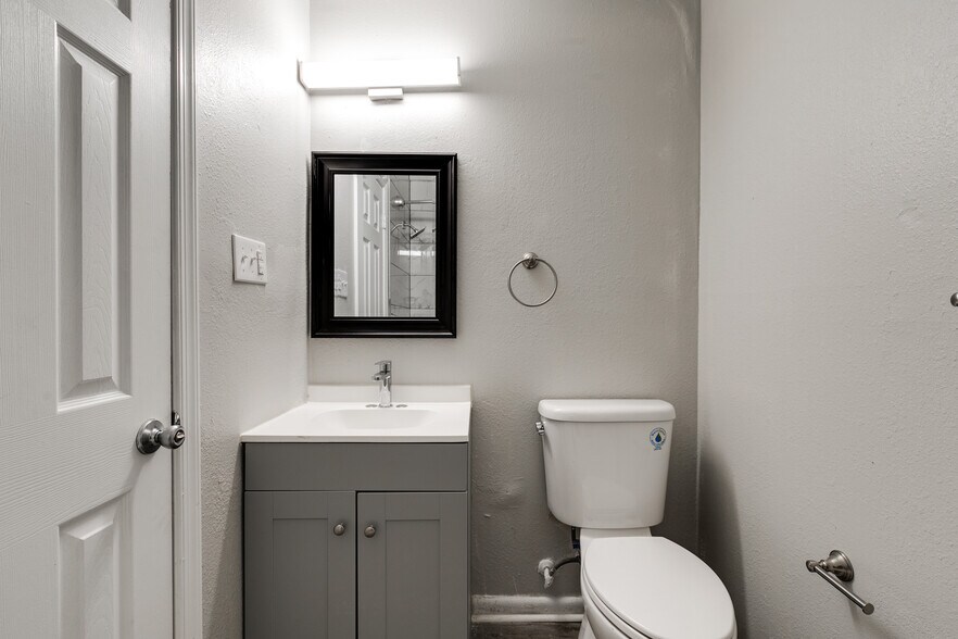 More Photos Of 37 Labrook Dr, Richmond Apartments For Sale