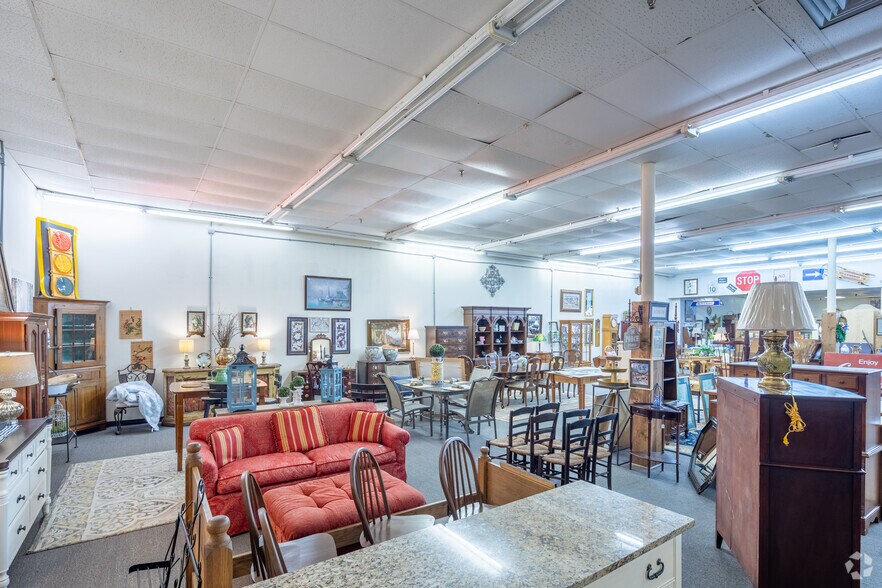 More Photos Of 208 E Mcintyre St, Mullins Supermarket For Sale