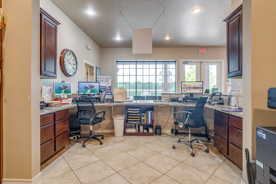 More Photos Of 1318 John Jones Dr, Burleson Office For Sale