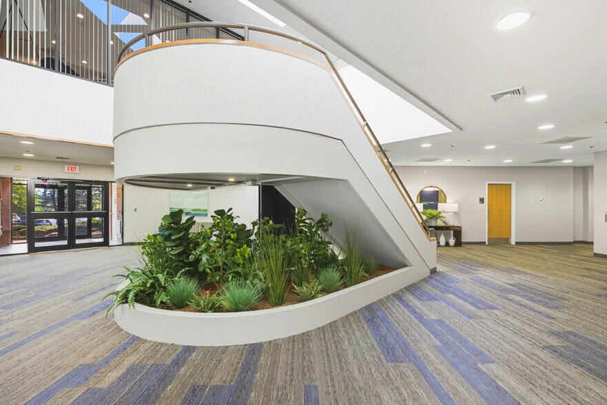 More Photos Of 325 Wood Rd, Braintree Office For Lease