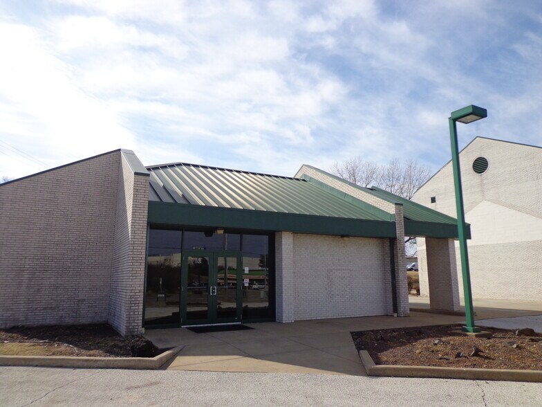 More Photos Of 101 N 36th St, Quincy General Retail For Lease