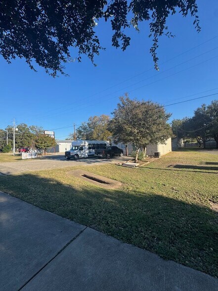More Photos Of , Bastrop Office For Sale