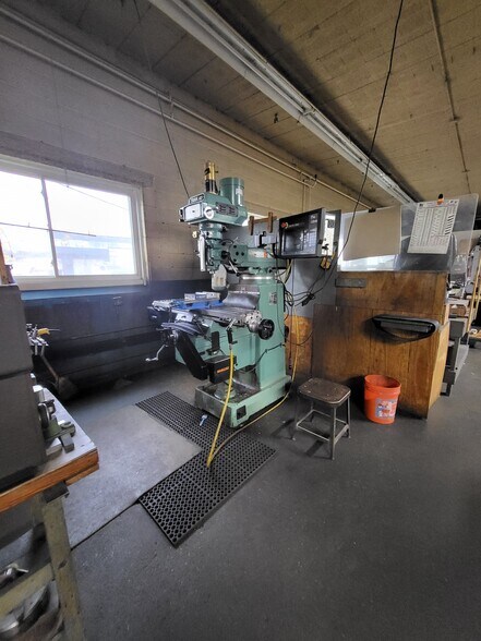 More Photos Of 15321 W Eleven Mile Rd, Oak Park Manufacturing For Sale