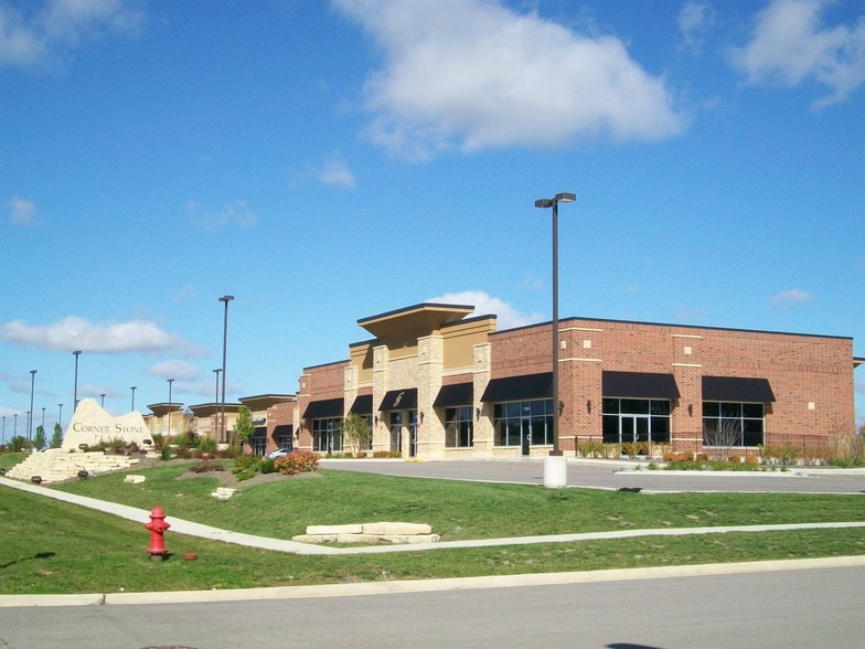 More Photos Of 1520 Lake St, Roselle Freestanding For Lease