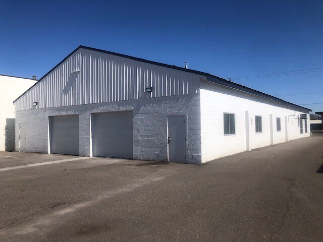 More Photos Of 5213 W Broadway Ave, Minneapolis Auto Dealership For Lease