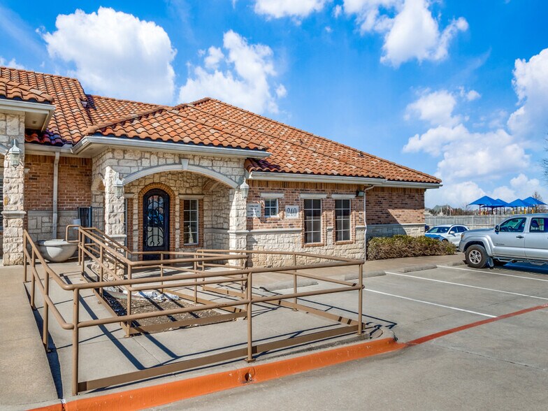 More Photos Of 1809 Golden Trl, Carrollton Medical For Sale