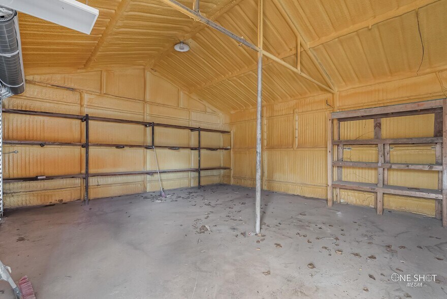 More Photos Of 1929 S Treadaway Blvd, Abilene Showroom For Lease