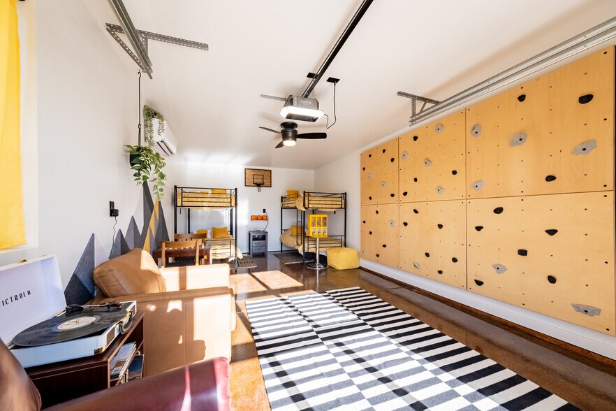 More Photos Of 342 Overlook Ln, Glendale Specialty For Sale