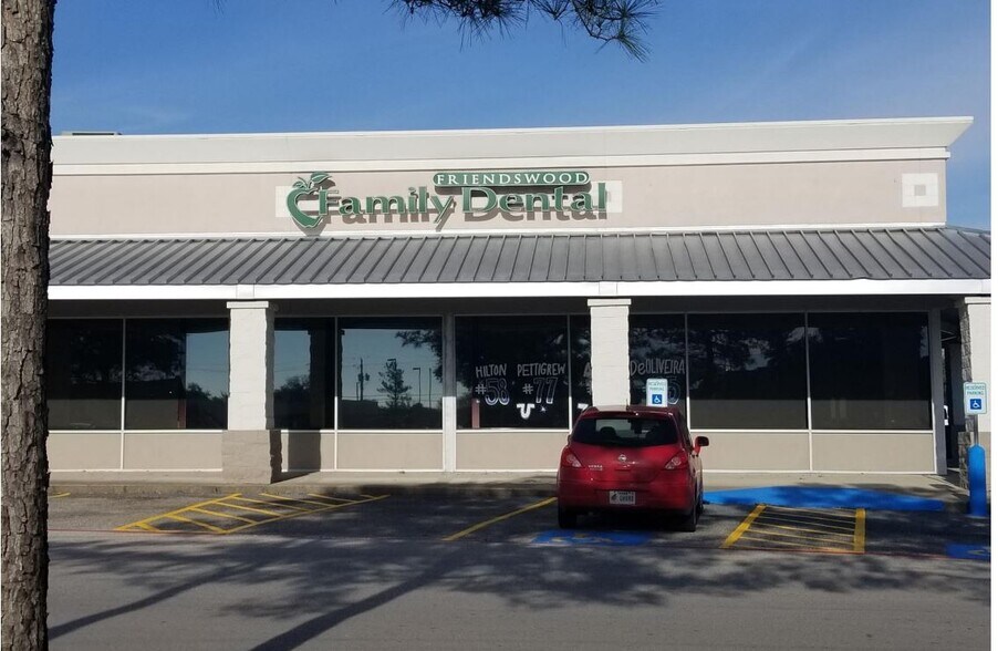 More Photos Of 108-116 E Edgewood Dr, Friendswood Storefront Retail Office For Sale