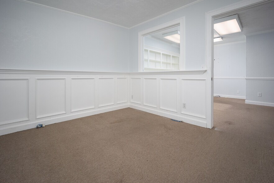 More Photos Of 2805 Broce Dr, Norman Warehouse For Sale