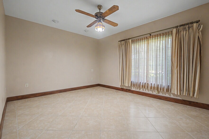 More Photos Of 2160 Laurence Dr, Clearwater Office For Sale
