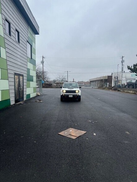 More Photos Of 1421 N Division St, Spokane General Retail For Sale