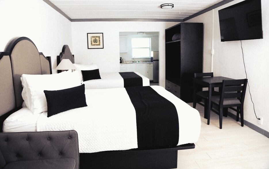 More Photos Of 14711 Gulf Blvd, Madeira Beach Hotel For Sale