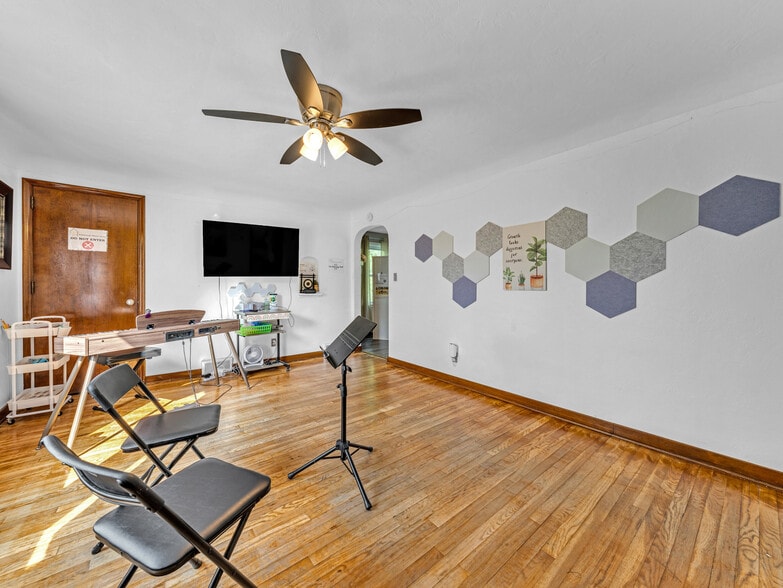 More Photos Of 157-159 Cemetery Ln, Pittsburgh Storefront Retail Residential For Sale