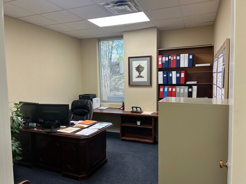More Photos Of 1619 Schaeffer Rd, Knoxville Office For Lease