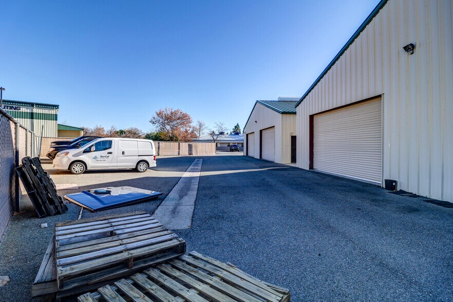 More Photos Of 3075 Crossroads Dr, Redding Light Distribution For Sale