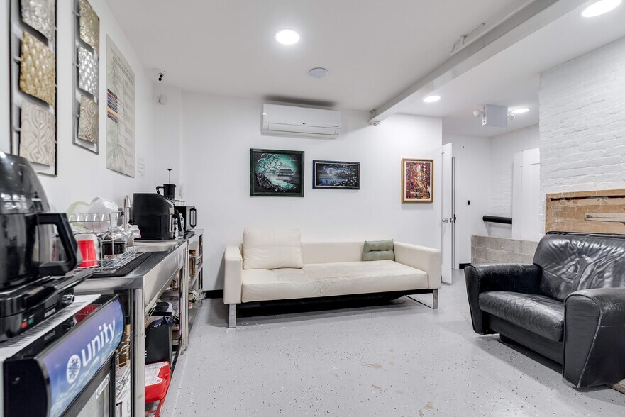 More Photos Of 946 Fulton St, Brooklyn Apartments For Sale