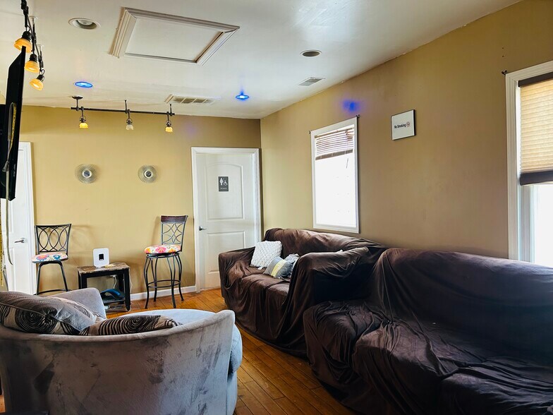 More Photos Of 4800 Delhi Ave, Cincinnati Restaurant For Sale