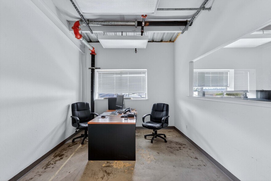 More Photos Of 182 Lewis Rd, Royal Oaks Industrial For Sale
