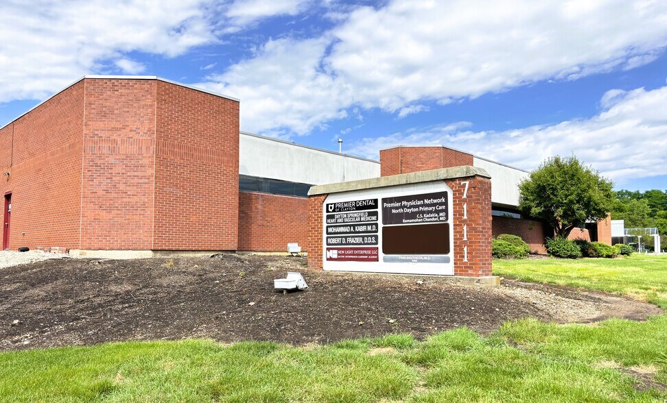 More Photos Of 7111 N Main St, Dayton Office For Sale