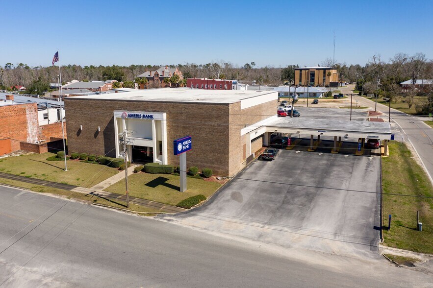 More Photos Of 16763 S Pear St, Blountstown Bank For Lease