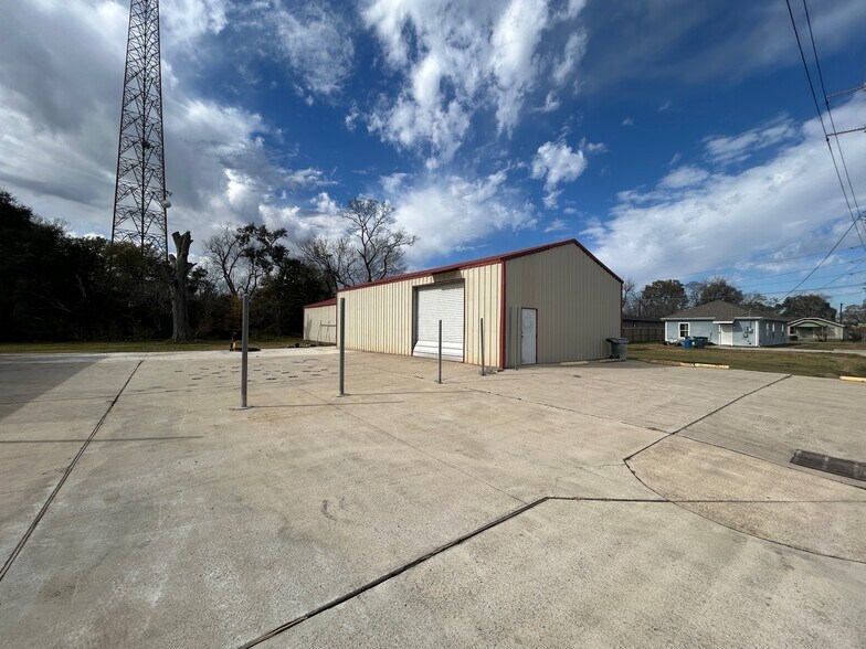 More Photos Of 51 13th st, Beaumont Distribution For Lease