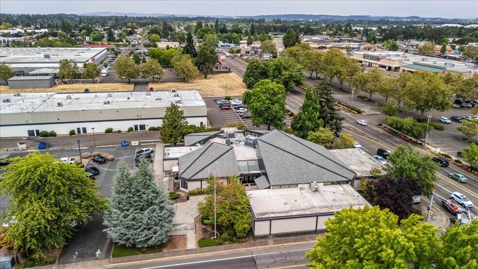 More Photos Of 1390 Waverly Dr SE, Albany Medical For Lease