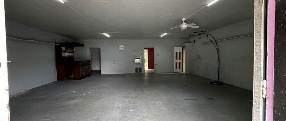 More Photos Of 1521 Lee Road 379, Smiths Station Freestanding For Sale