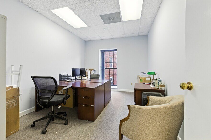 More Photos Of 5-7 Market Sq, Amesbury Loft Creative Space For Lease