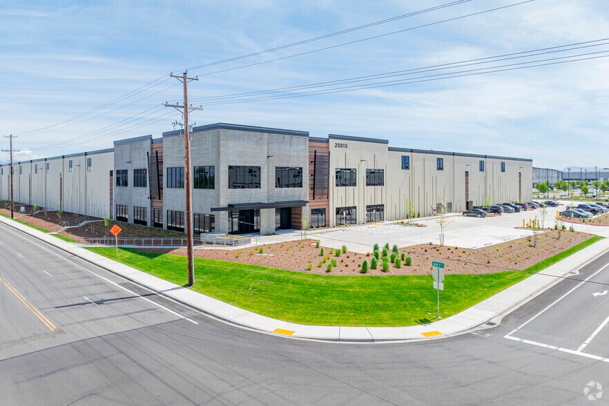 More Photos Of 20015 34th Ave E, Spanaway Distribution For Lease