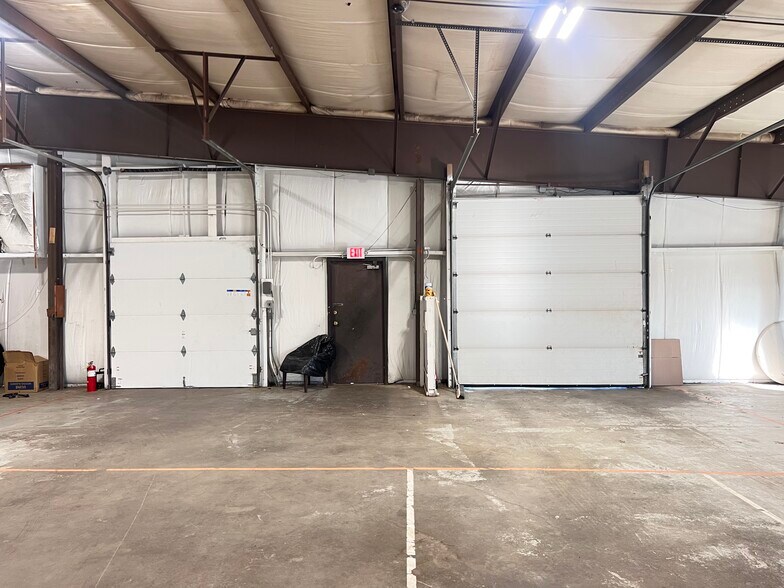 More Photos Of 2 Commerce Dr, North Branford Warehouse For Lease