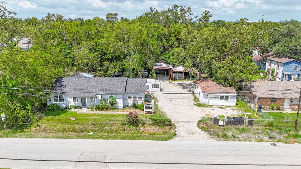 More Photos Of 5101 Crane St, Houston Apartments For Sale