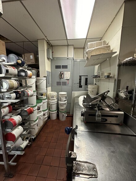 More Photos Of 1427 W Galena Ave, Freeport Freestanding For Sale