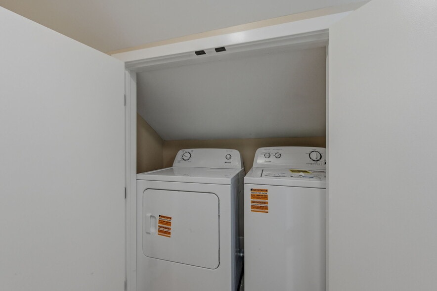 More Photos Of 2101 N Dupont Hwy, New Castle Freestanding For Sale