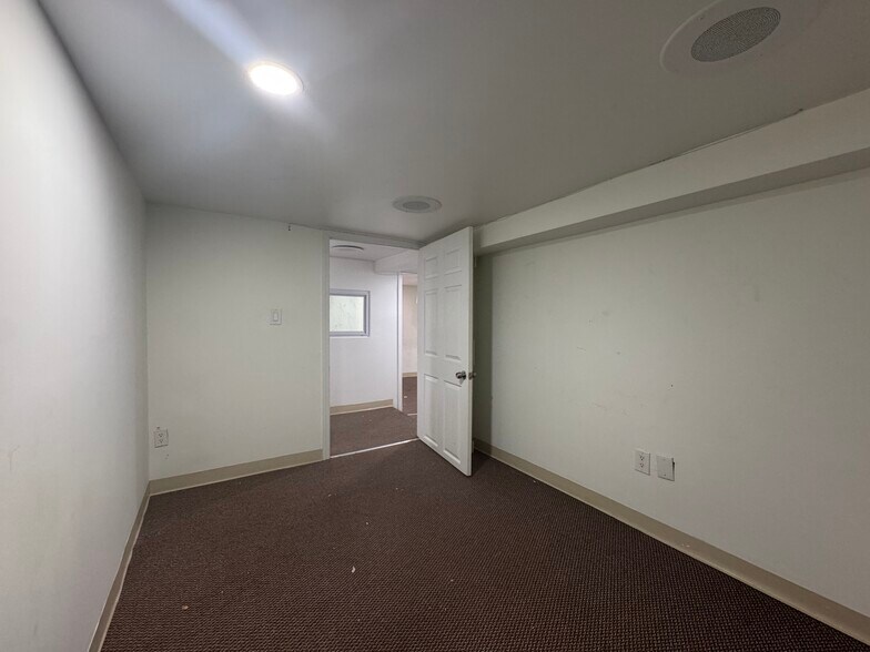 More Photos Of 2857 Steinway St, Astoria Apartments For Lease