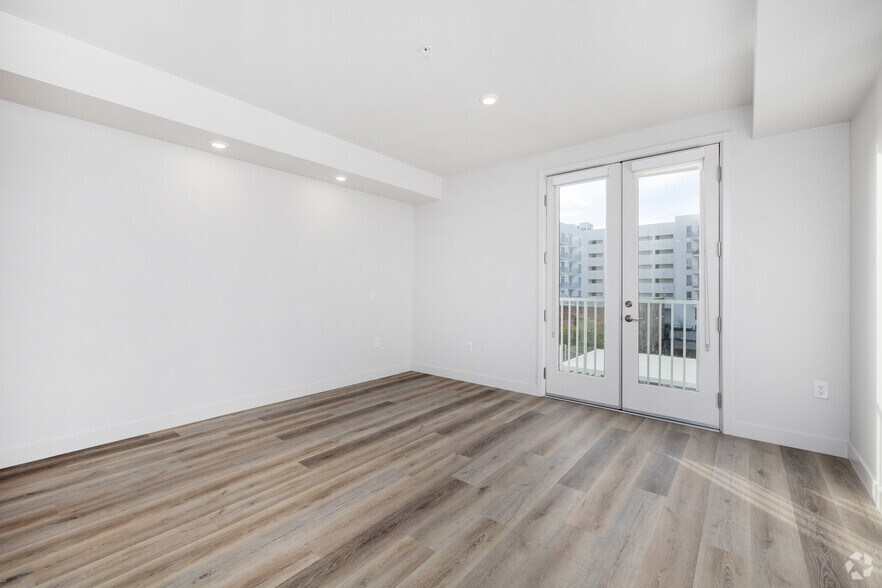 More Photos Of 1340 S Hill St, Los Angeles Apartments For Lease