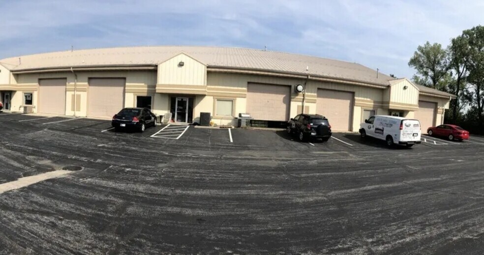 More Photos Of 1401-1461 E Summit St, Crown Point Storefront Retail Office For Lease