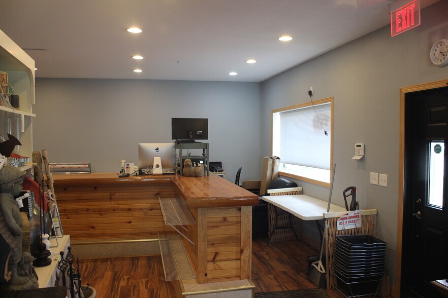 More Photos Of 80920 County Road 46, Hayward Showroom For Sale